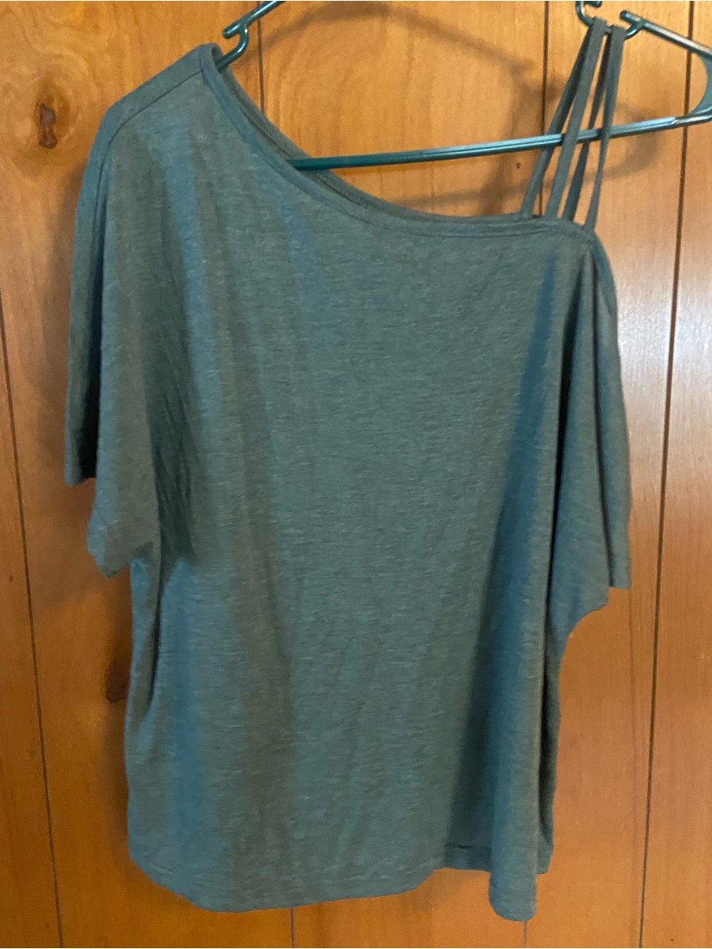 Never worn! Women’s medium Off-Shoulder Short Sleeve Top in Teal